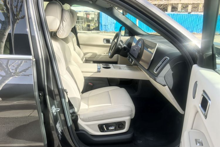 理想汽车 理想L8 2024款 Ultra中控内饰7003