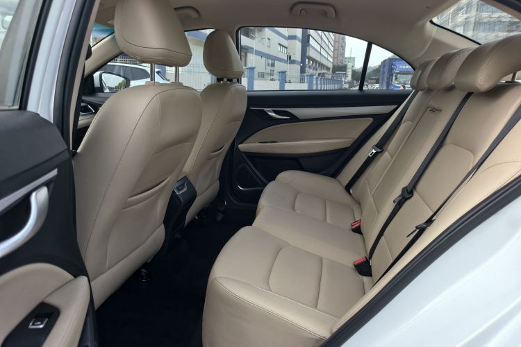 吉利汽车 帝豪 2018款 1.5L 手动豪华型中控内饰7003