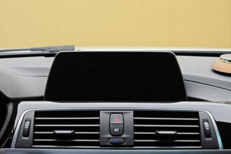 宝马3系 2018款 320Li 时尚型中控内饰7010