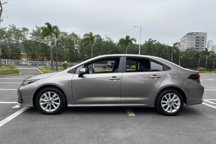 丰田 卡罗拉 2023款 1.8L 智能电混双擎 精英版车身外观6007