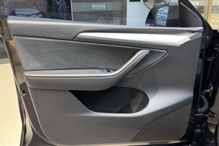 特斯拉 Model Y 2022款 长续航全轮驱动版中控内饰7010