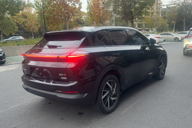 哪吒汽车 哪吒U 2021款 Pro 500 环球版车身外观6003