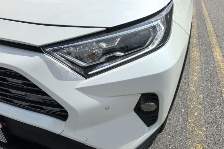 丰田 RAV4荣放 2020款 2.0L CVT四驱尊贵版车身外观6007