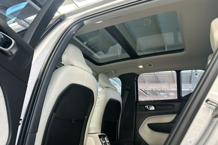 沃尔沃XC40 2023款 B4 四驱智雅豪华版局部细节22