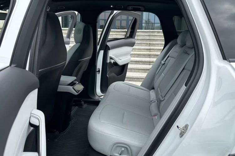 蔚来ES6 2024款 75kWh中控内饰7011