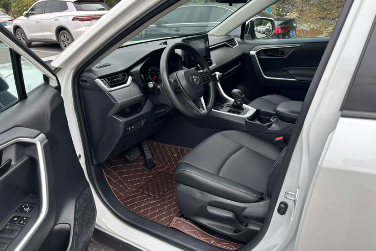 丰田 RAV4荣放 2021款 2.0L CVT两驱都市版中控内饰7005