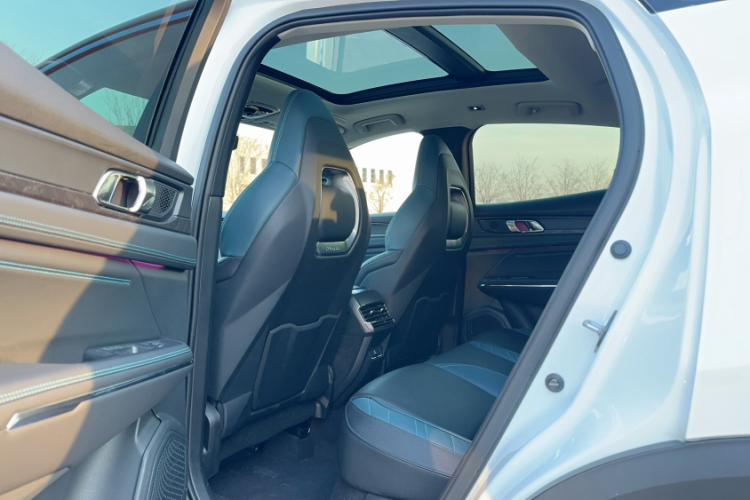 领克05 2020款 2.0TD 两驱耀Halo中控内饰7005