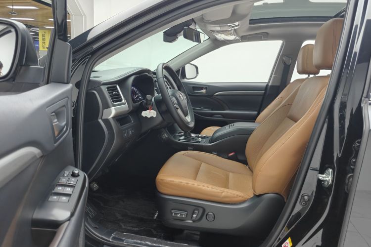 丰田 汉兰达 2018款 2.0T 四驱骑士版 7座 国VI局部细节19