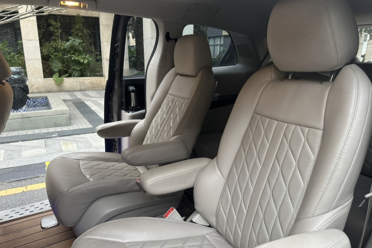 别克GL8 2021款 陆上公务舱 652T 舒适型局部细节9004