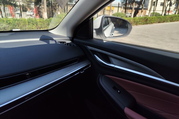 长安 逸动 2025款 PLUS 1.4T 双离合高能版局部细节9002