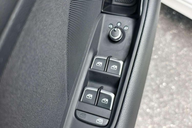 奥迪A3 2018款 30周年年型 Limousine 40 TFSI 运动型中控内饰7009