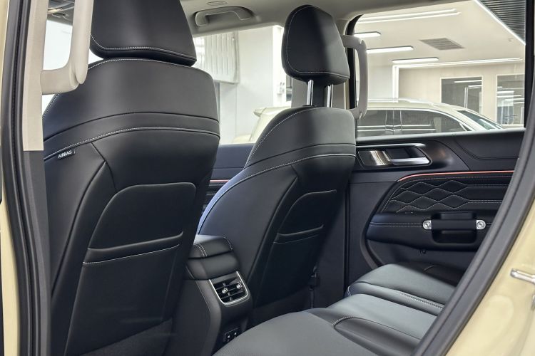 坦克300 2025款 2.0T 征服者中控内饰7002