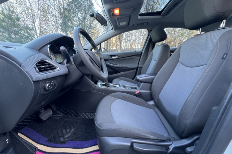 雪佛兰 科鲁兹 2018款 320 自动先锋天窗版中控内饰7002