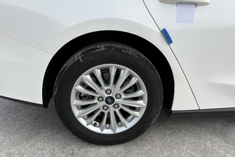 福特 福克斯 2019款 三厢 EcoBoost 180 自动锋潮型车身外观6005