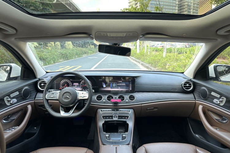 奔驰E级 2020款 E 300 L 运动时尚型中控内饰7006