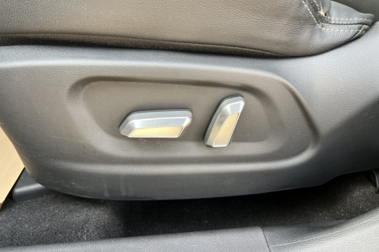 众泰SR7 2016款 1.5T CVT魔方之心版 国IV局部细节9002