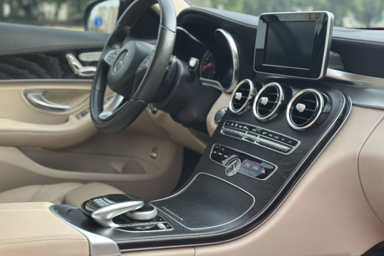 奔驰C级 2015款 C 200 L 运动型中控内饰7003