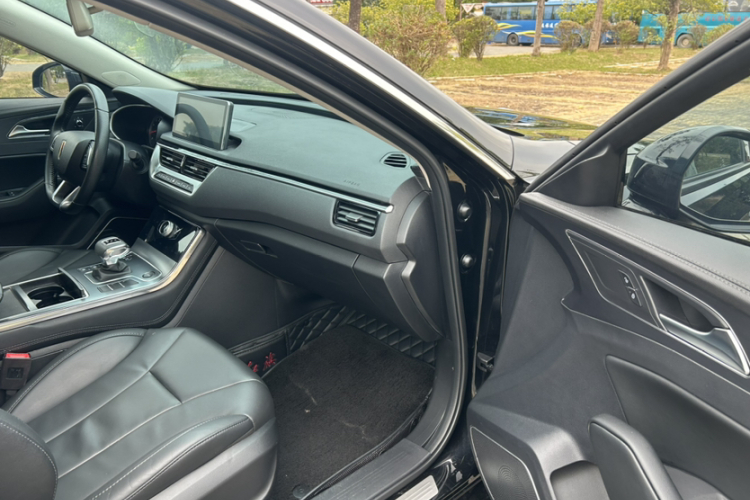 红旗H5 2022款 经典款 改款 1.8T 自动智联旗韵版局部细节41