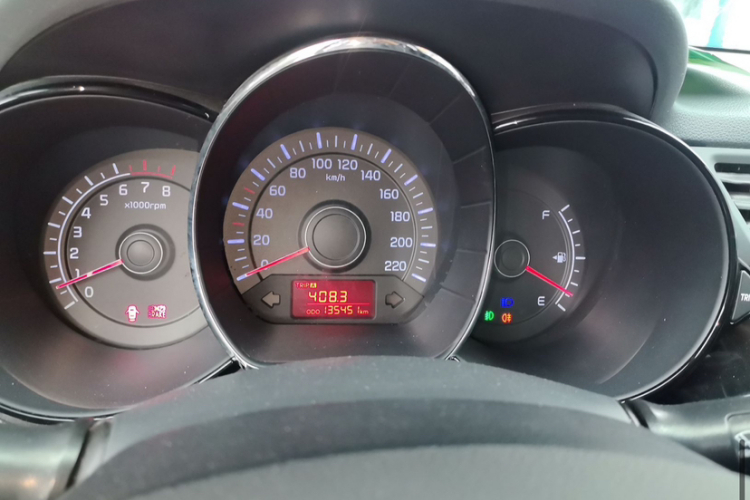 起亚K2 2012款 两厢 1.4L MT GLS中控内饰15