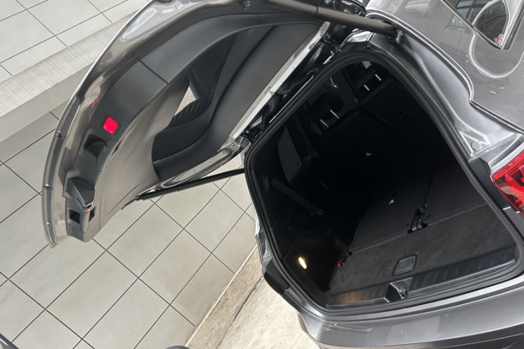 奔驰GLB AMG 2021款 改款 AMG GLB 35 4MATIC局部细节23