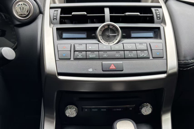 雷克萨斯NX 2015款 200 前驱 锋行版中控内饰7004