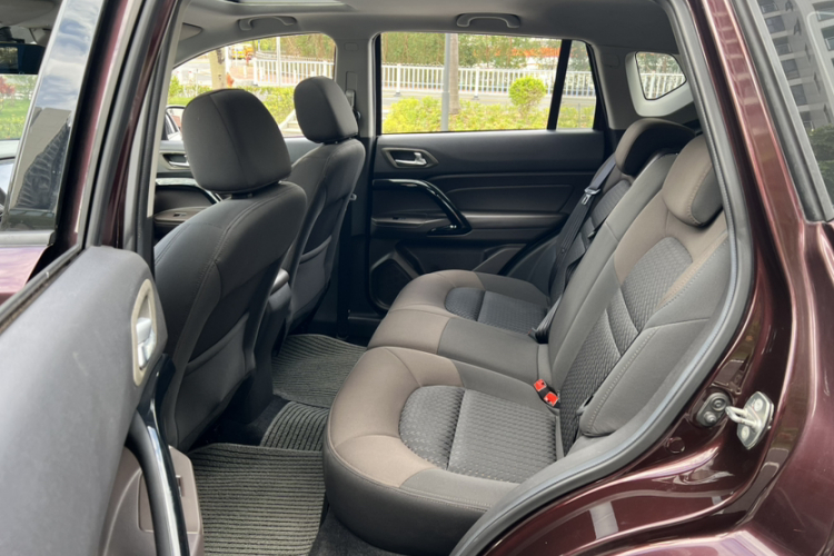 广汽传祺 传祺GS4 2015款 200T G-DCT精英版中控内饰7007