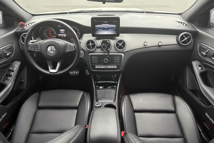 奔驰CLA 2018款 CLA 200 时尚型中控内饰7004