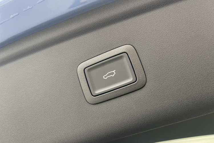 红旗天工06 2025款 660 四驱 智选版中控内饰7008