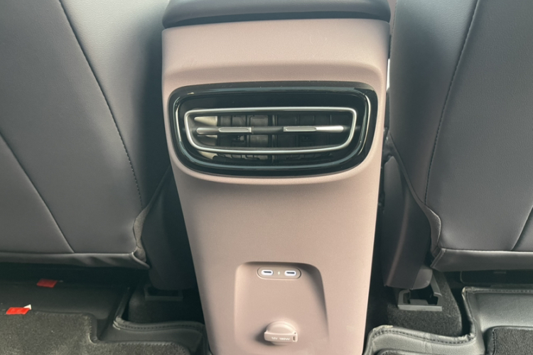 红旗天工06 2025款 660 四驱 智选版中控内饰7011