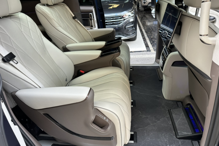 腾势D9 2022款 DM-i 970 四驱旗舰型中控内饰7003