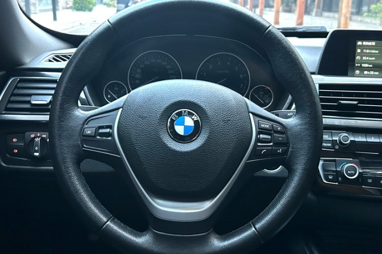 宝马3系GT 2019款 320i 时尚型中控内饰7004