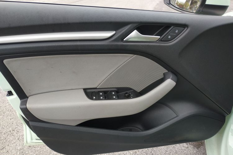 奥迪A3 2018款 30周年年型 Limousine 35 TFSI 进取型局部细节9003