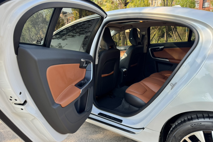 沃尔沃S60 2019款 S60L T5 智远版中控内饰7005