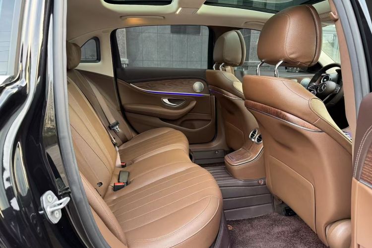 奔驰E级新能源 2023款 E 350 e L 插电式混合动力轿车中控内饰7004