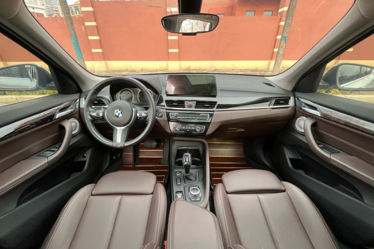 宝马X1 2021款 sDrive25Li 领先型中控内饰7010