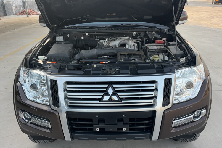 三菱 帕杰罗(进口) 2018款 3.0L 自动舒适版局部细节24