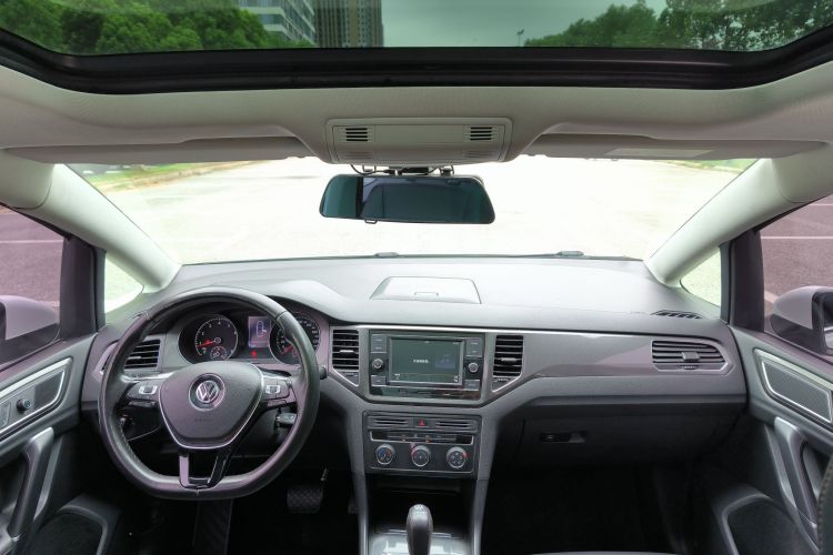 大众 高尔夫·嘉旅 2018款 230TSI 自动进取型中控内饰7004