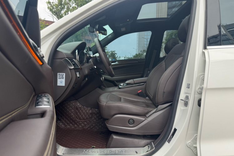 奔驰GLE 2017款 GLE 320 4MATIC 动感型中控内饰7001