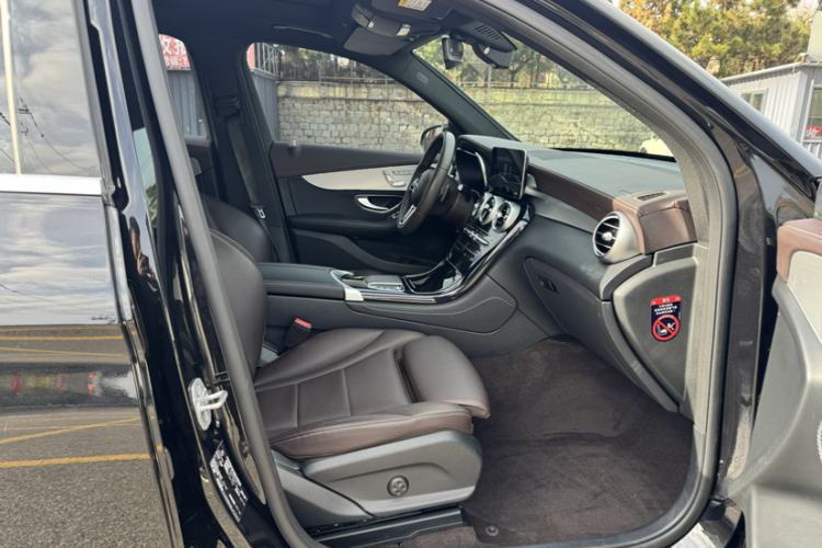 奔驰GLC 2021款 GLC 260 L 4MATIC 动感型中控内饰7009