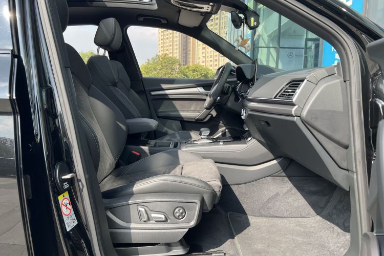 奥迪Q5L Sportback 2024款 40 TFSI 豪华型中控内饰7004