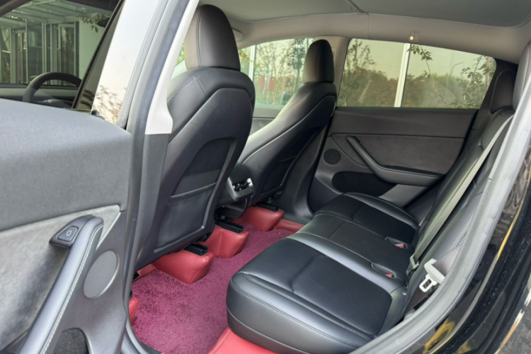 特斯拉 Model Y 2022款 改款 后轮驱动版中控内饰7002