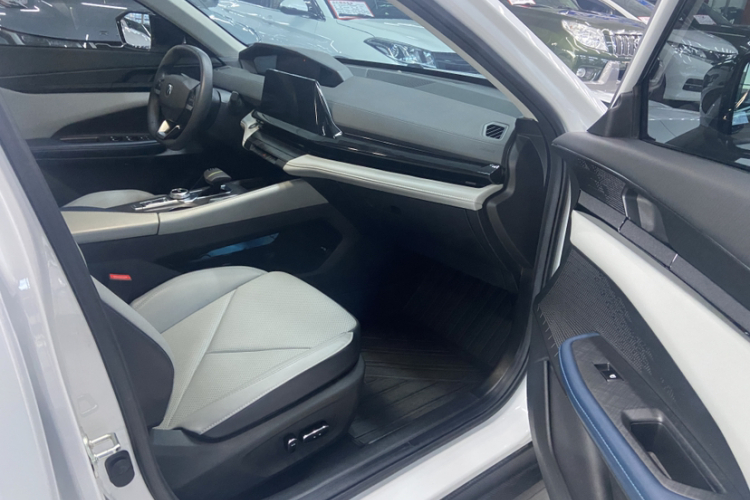 长安UNI-V 智电iDD 2023款  智电iDD 1.5T 113km智趣型中控内饰7008