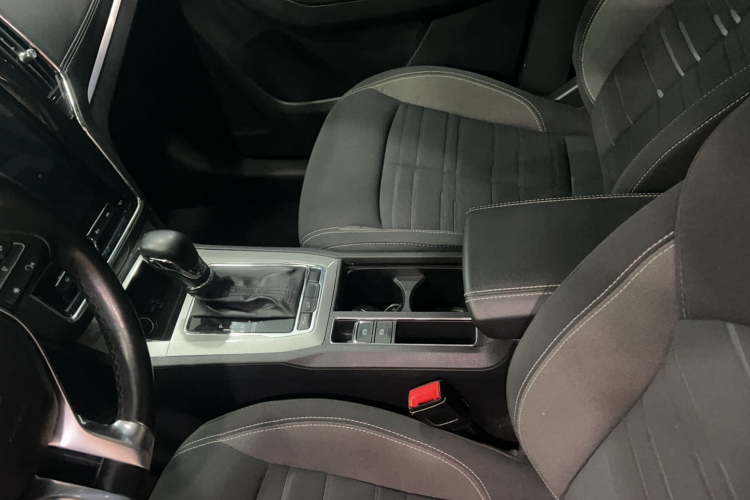 荣威RX5 2020款 20T 自动4G互联超越版中控内饰7004