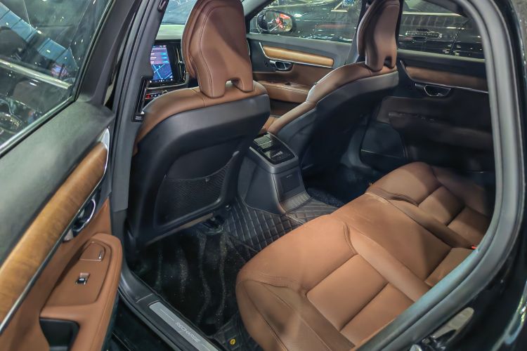 沃尔沃S90新能源 2023款 T8插电式混合动力 四驱长续航智逸豪华版车身外观6007