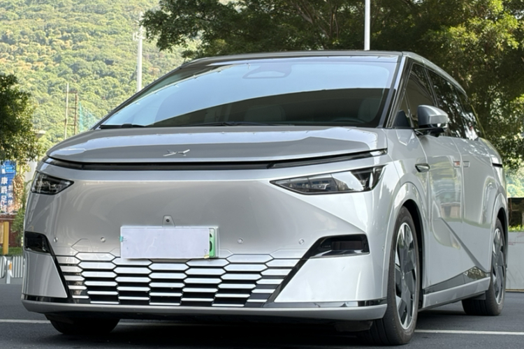 小鹏X9 2024款 702超长续航Max车身外观1