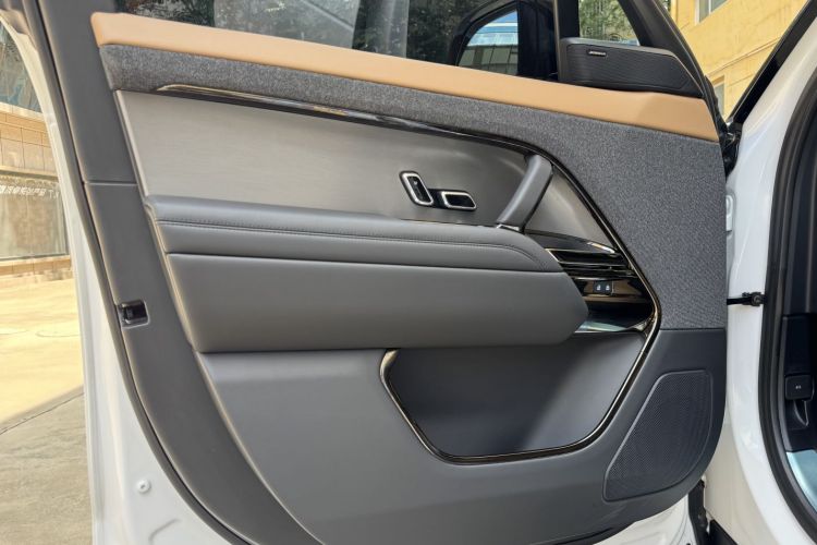 路虎 揽胜运动版 2024款 400PS Dynamic SE中控内饰7013