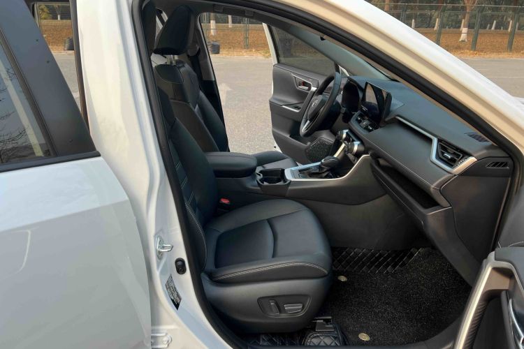 丰田 RAV4荣放 2023款 2.0L CVT两驱风尚Plus版中控内饰7010