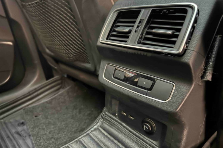 奥迪Q5L 2018款 40 TFSI 荣享时尚型 国V中控内饰7001