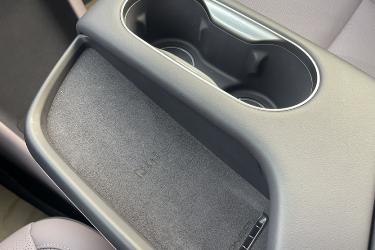 红旗天工06 2025款 660 四驱 智选版局部细节9006