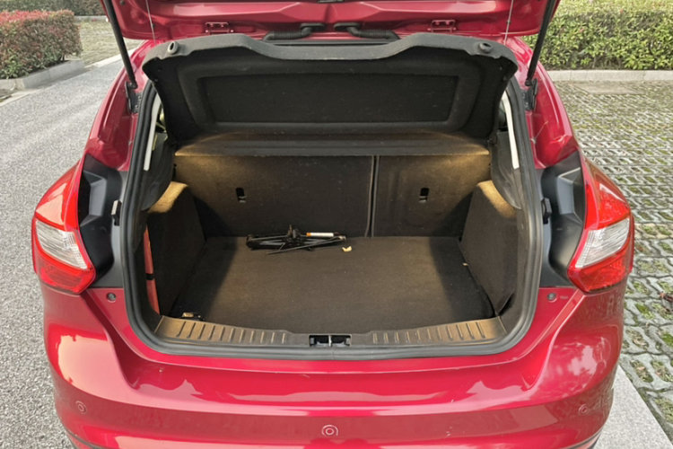 福特 福克斯 2012款 两厢 1.6L 自动风尚型局部细节23